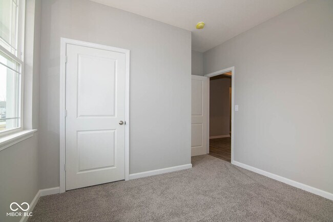 Building Photo - 876 Downey Ln