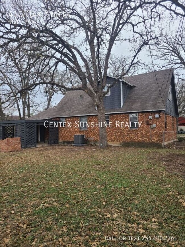 Building Photo - 410 Oak St