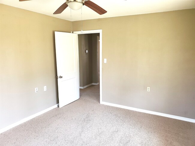 Building Photo - 223 S Willow St