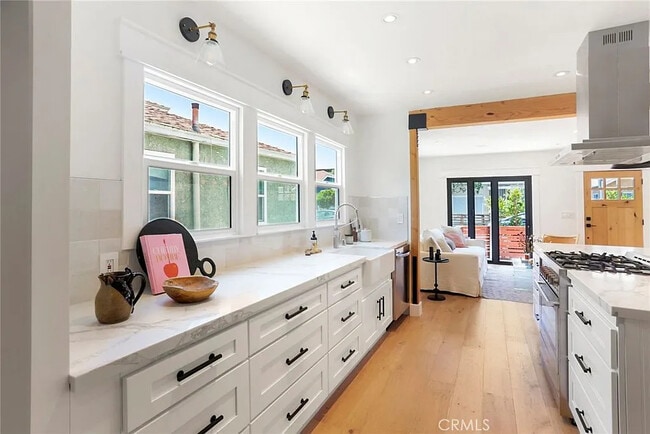 Building Photo - 3816 Goldwyn Terrace