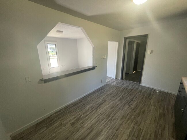 Building Photo - 102 Elmwood Ave