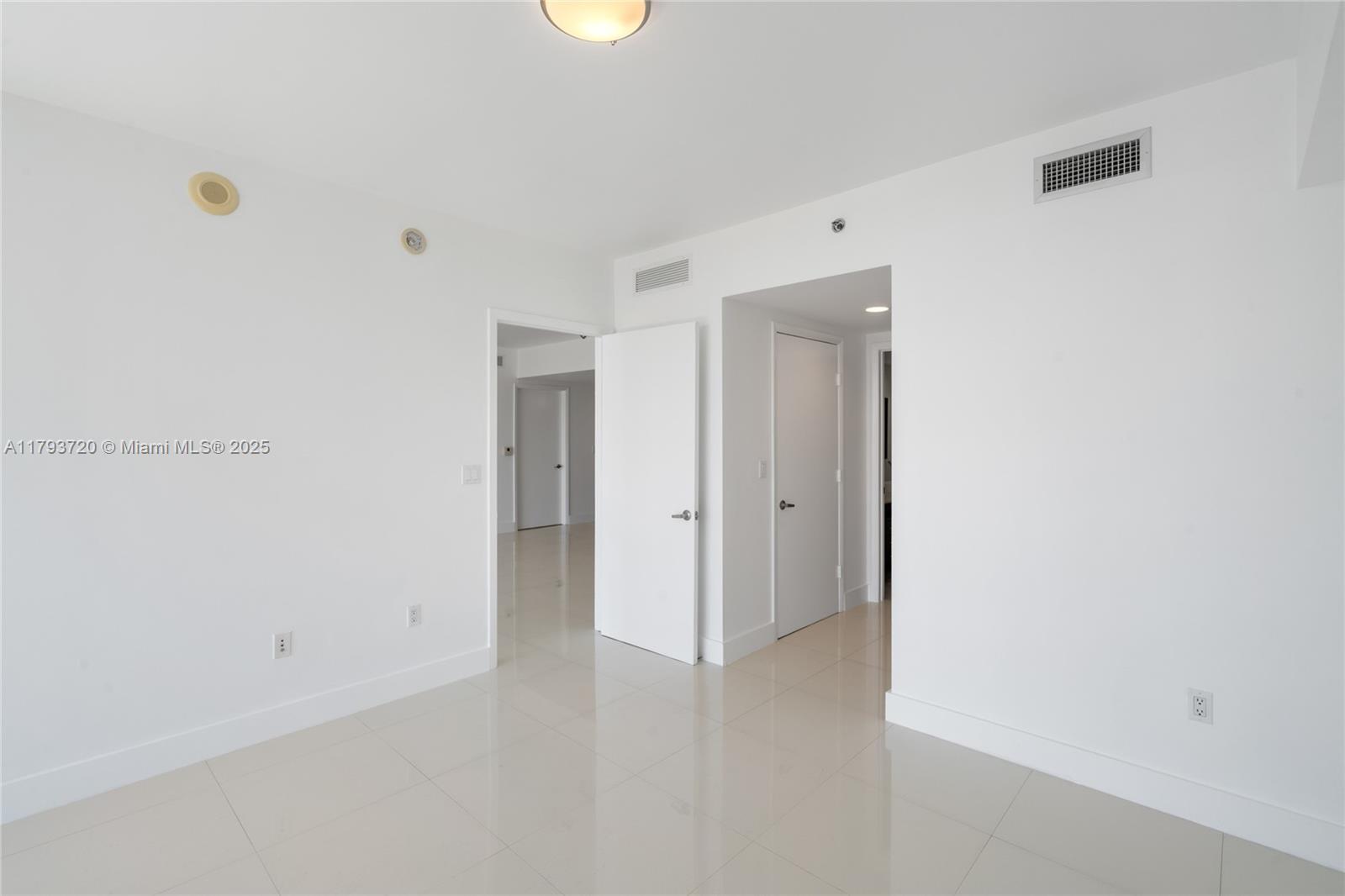 Building Photo - 475 Brickell Ave