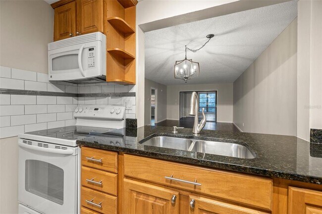 Building Photo - 3038 Eastland Blvd