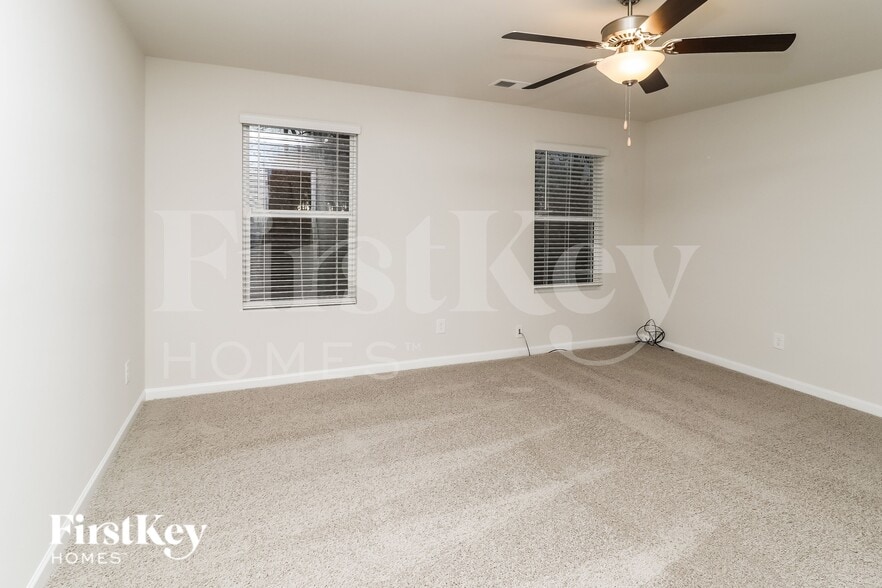 Building Photo - 2041 Cypress Village Dr NW