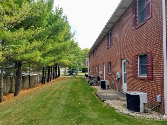 Building Photo - Amazing 2BR Townhome with Private Patio! Don't Miss Out, Call Today to Schedule a Tour!