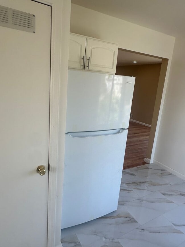 Building Photo - 2774 Madera Ave- 2407 LB/ 2029 L/ 2027 R