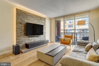 Building Photo - 1020 N Highland St