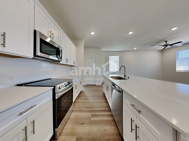 Building Photo - 127 Charmante Tulip Ln