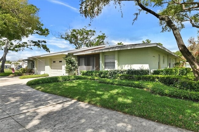 Building Photo - 2833 Orange Tree Cir N