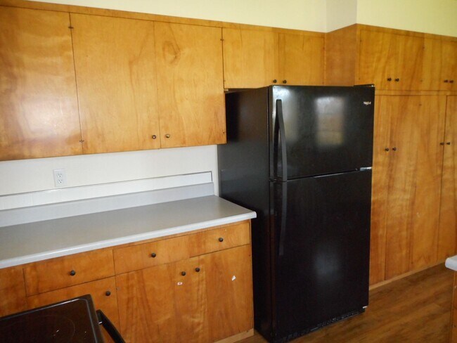 Building Photo - Bright and Spacious Adair Village Gem!