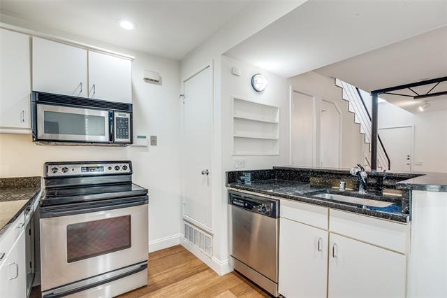 Building Photo - 4242 Buena Vista St