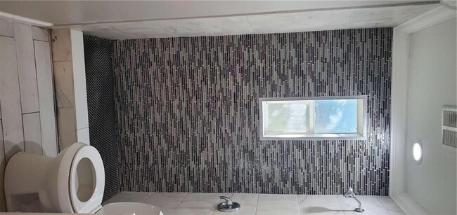 Building Photo - 1125 West Ave