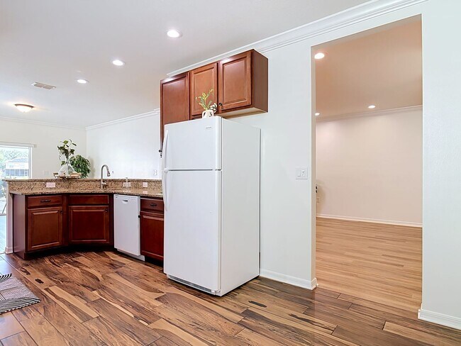 Building Photo - 221 W Fiesta Key Loop