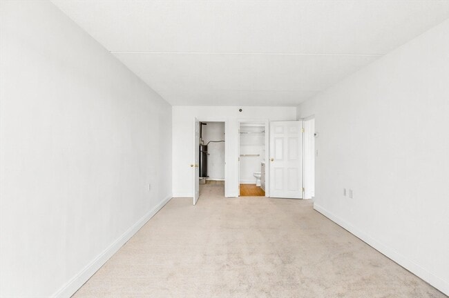 Building Photo - 100 Cove Way