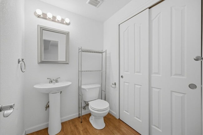 Building Photo - Meticulously maintained 4-bedroom, 3.5-bath  Townhouse In the Heart of Highlands Ranch!