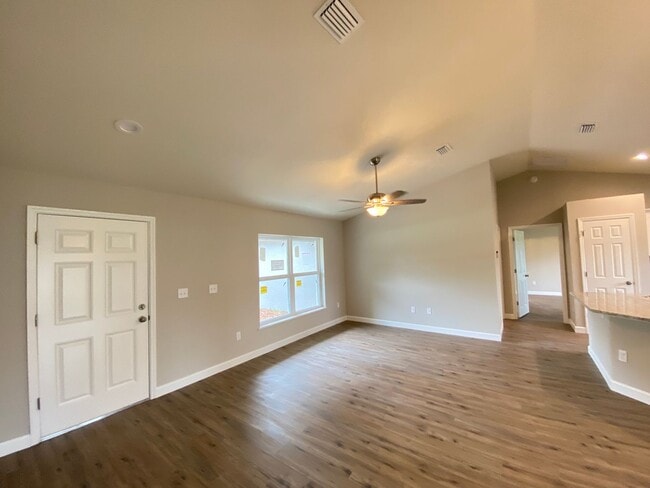 Building Photo - Will NOT be ready to show until. MID OCTOB...