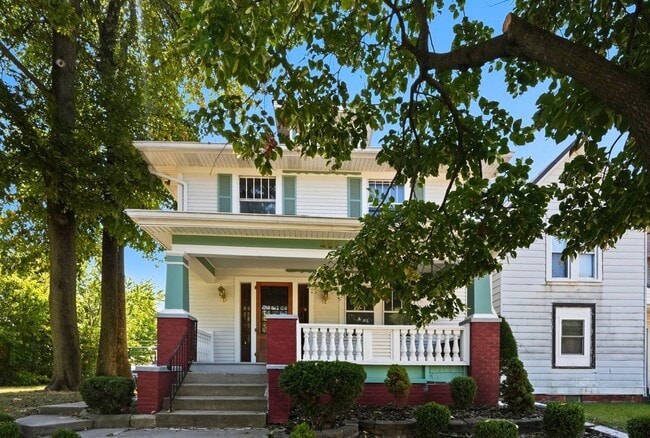 Building Photo - NEW LISTING! Spacious 3-Bedroom Home with ...