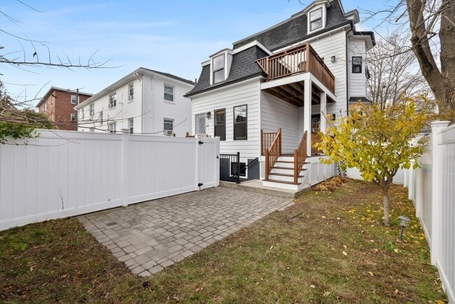 Building Photo - 38 Chester St