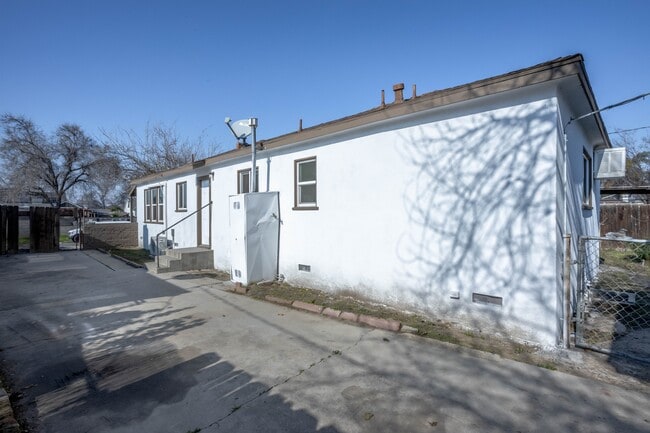 Building Photo - 312 S Myrtle St