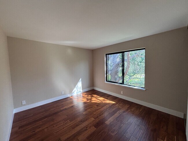 Building Photo - ALMADEN VALLEY-Beautifully upgraded 3-bedroom, 2.5-bath end-unit townhome
