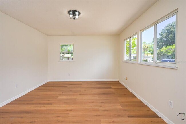 Building Photo - 6515 3rd St Ct W