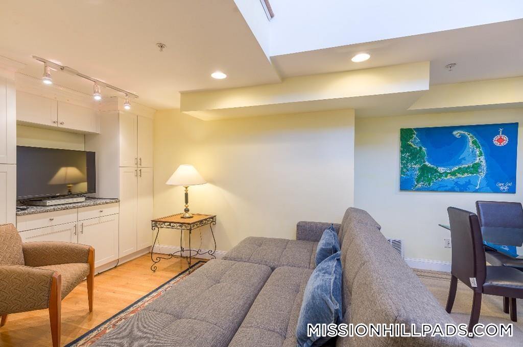 Building Photo - 74 Georgia St