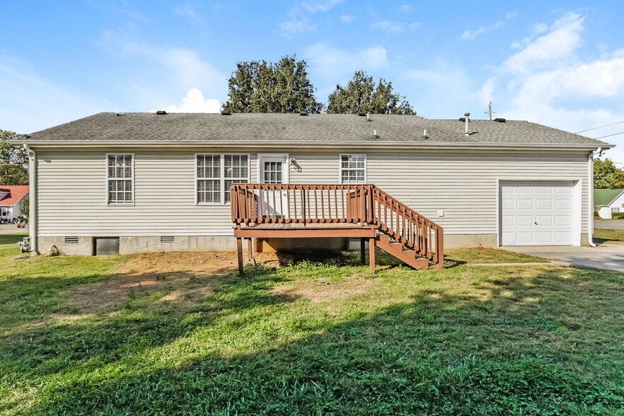 Building Photo - 2826 Henderson Ln