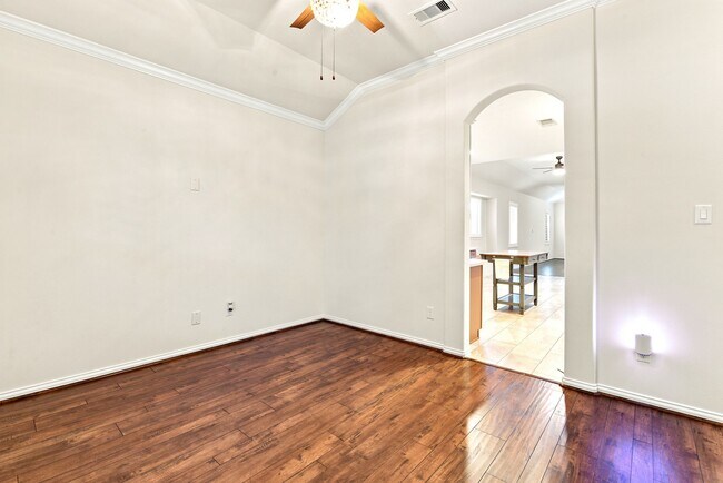 Building Photo - 24418 Lakecrest Bend Dr