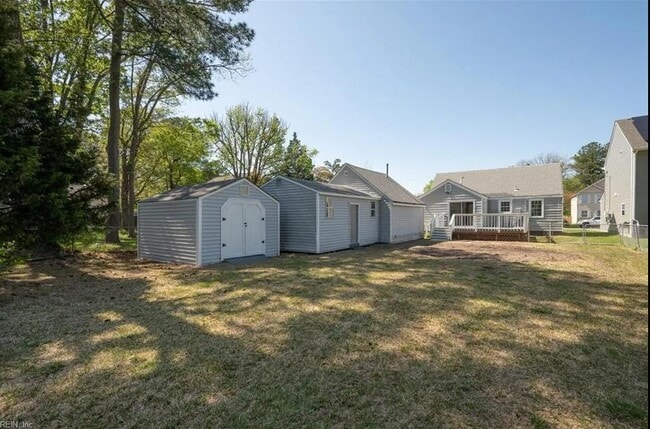 Building Photo - 4865 Hampshire Ave