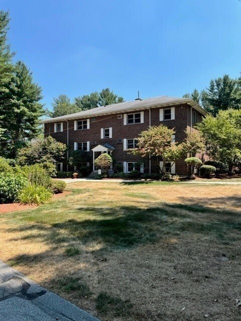 Building Photo - 420 Great Rd