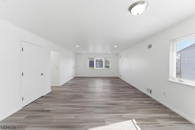 Building Photo - 23 Renaissance Dr