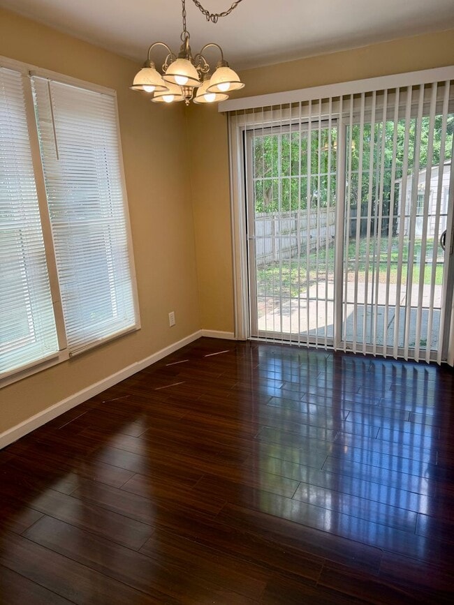 Building Photo - 3 Bed/1.5 Bath House For Rent with 2 Car Garage!