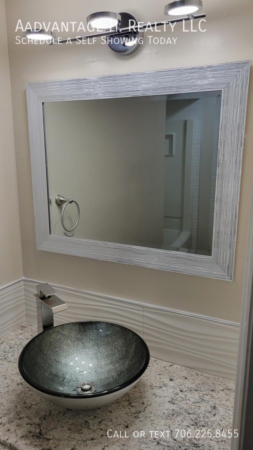Building Photo - 4848 Basswood Dr