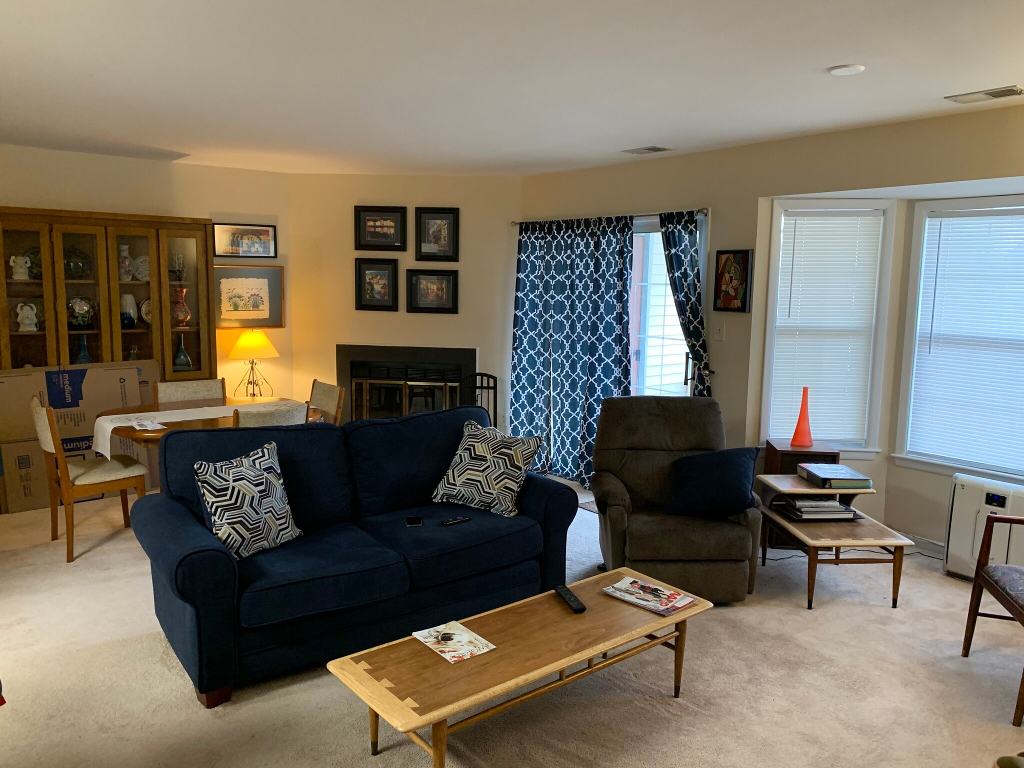Living room - 106 Heritage Blvd