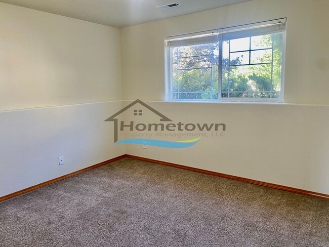 Building Photo - Beautiful 4 Bed 2 Bath Home on Corner Lot ...