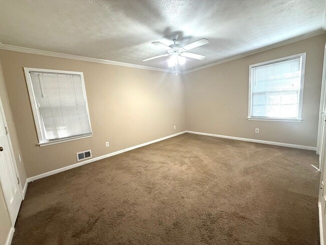 Building Photo - Ranch Home on large lot