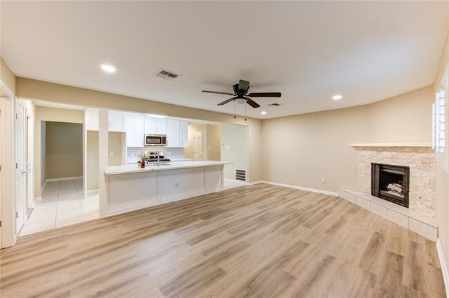 Building Photo - 25507 Glen Loch Dr
