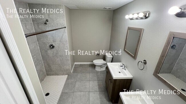 Building Photo - 1550 Pace Dr NW