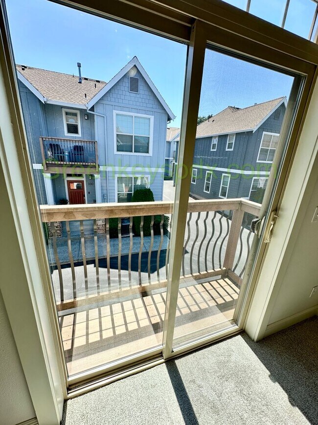 Building Photo - Secure and Beautiful 3-Bedroom 2.5-Bathroo...