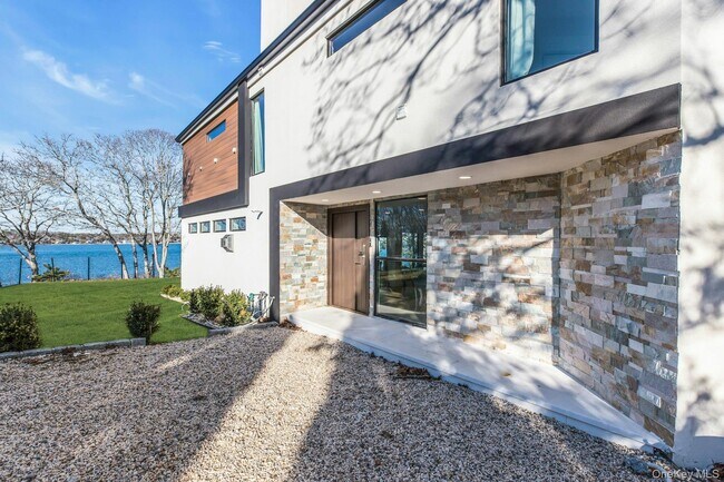 Building Photo - 10 Bay View Dr