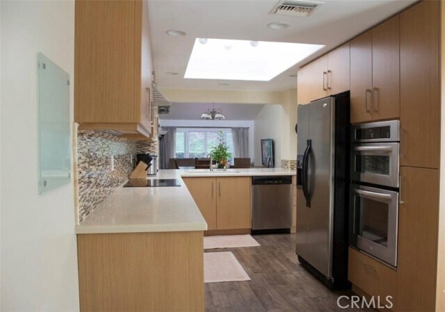 Building Photo - 2205 Via Tabara