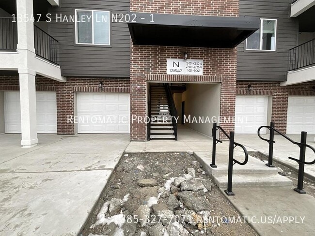 Building Photo - 13547 S Hanley Ln
