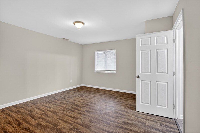 Building Photo - 3575 Oakvale Rd
