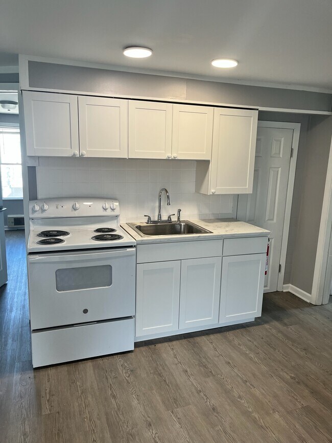 Kitchen - 114 11th Ave