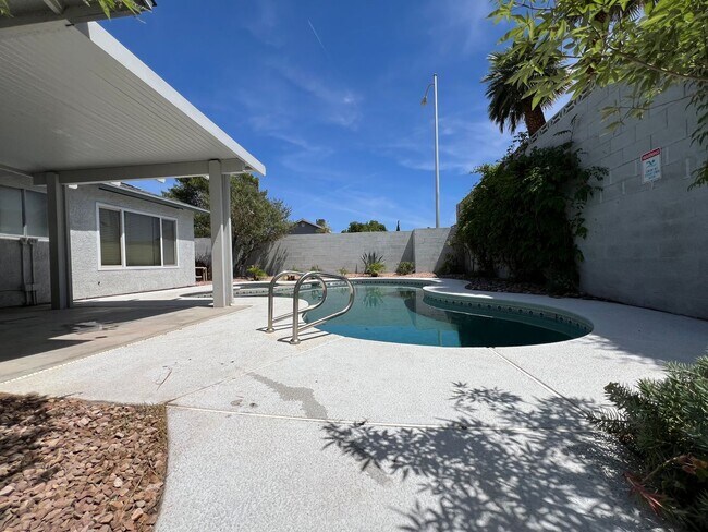 Building Photo - Spacious Single-Story 6-bed 3-bath Oasis with Private Pool and Spa in Spring Valley