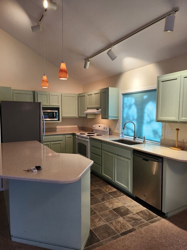 Building Photo - Available until April 1st, 2026 - River Me...