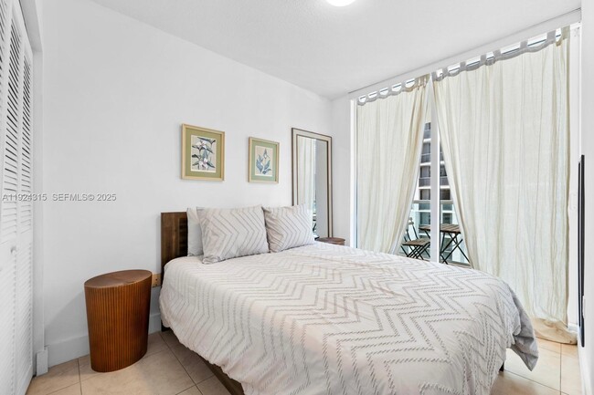 Building Photo - 41 SE 5th St