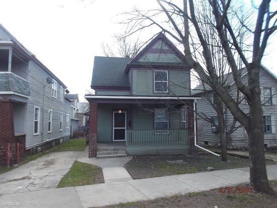 Building Photo - Spacious Three Bedroom Single Family near John Ball Zoo!