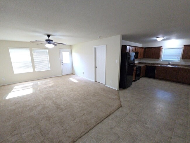 Building Photo - 810 Lightningbug Ln