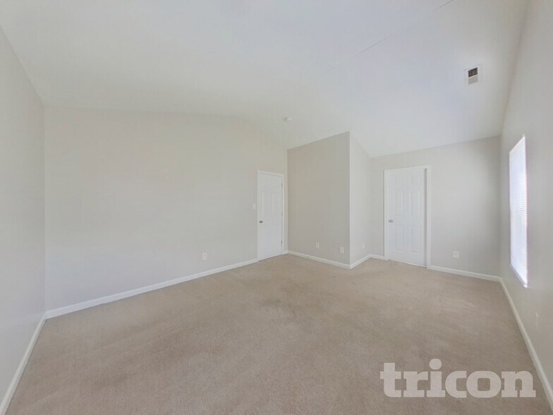 Building Photo - 1106 Stonehenge Ln